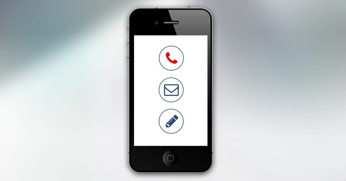 Smartphone affichant des icônes de communication pour appel, e-mail et messagerie à l'écran.